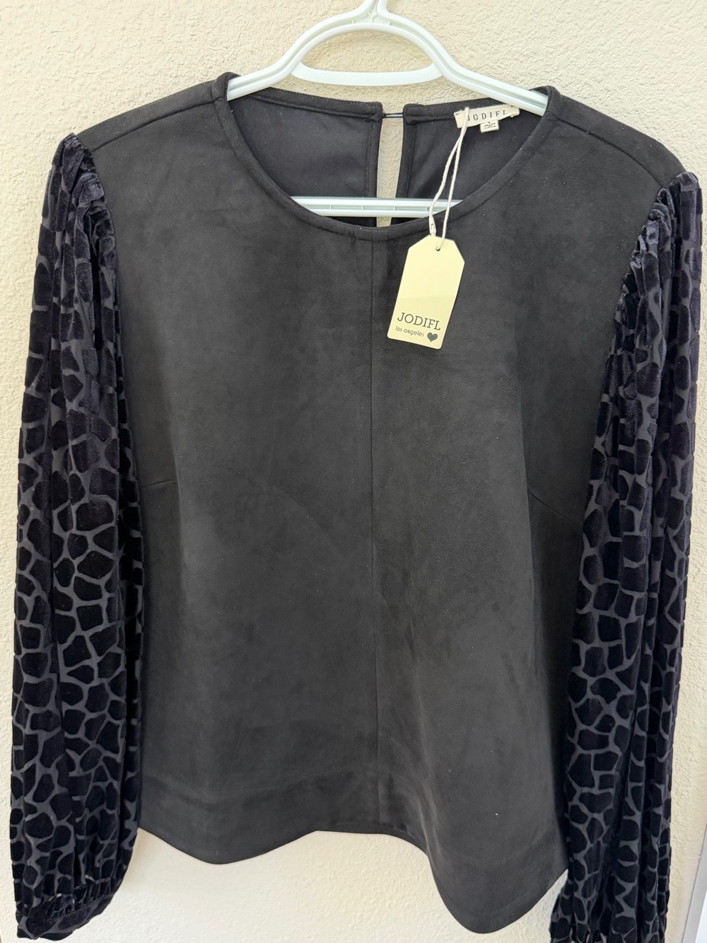 NWT Jodifl Faux Suede/Velvet Top. Black, Size L